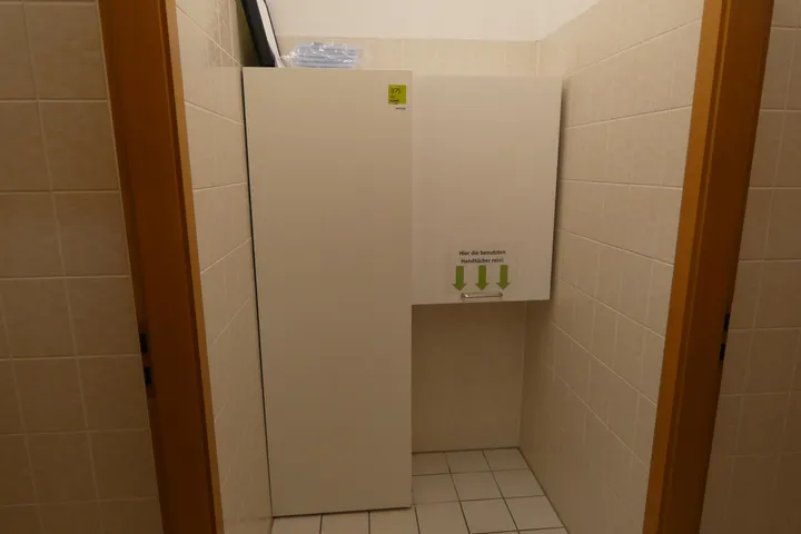 2x Schrank, ohne Inhalt